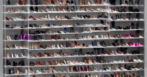 Den ultimative guide til at organisere dine sko med en skobakke